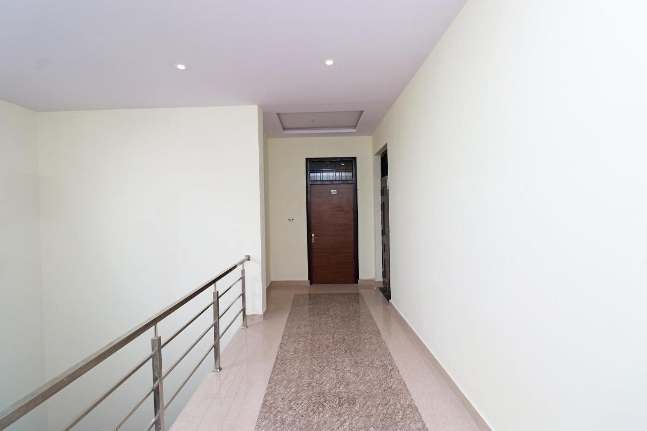 Capital O Hotel Royal Inn Near Gomti Riverfront Park Lucknow Buitenkant foto